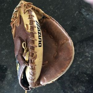 Discontinued Mizuno GXC 27 baseball catchers mitt